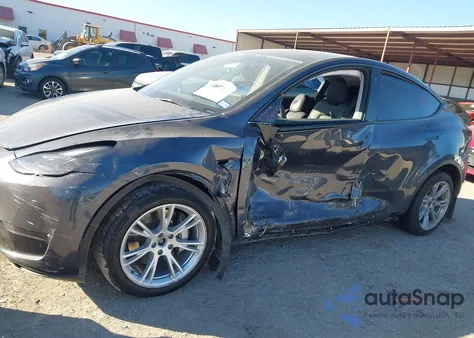 2023 Tesla Model Y Awd/Long Range Dual Motor All-Wheel Drive z USA, uszkodzony, nr VIN 7SAYGDEE6PA061617